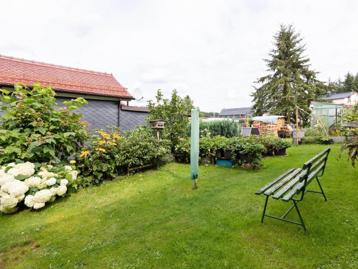 Cozy Apartment In Altenfeld With Garden Bagian luar foto