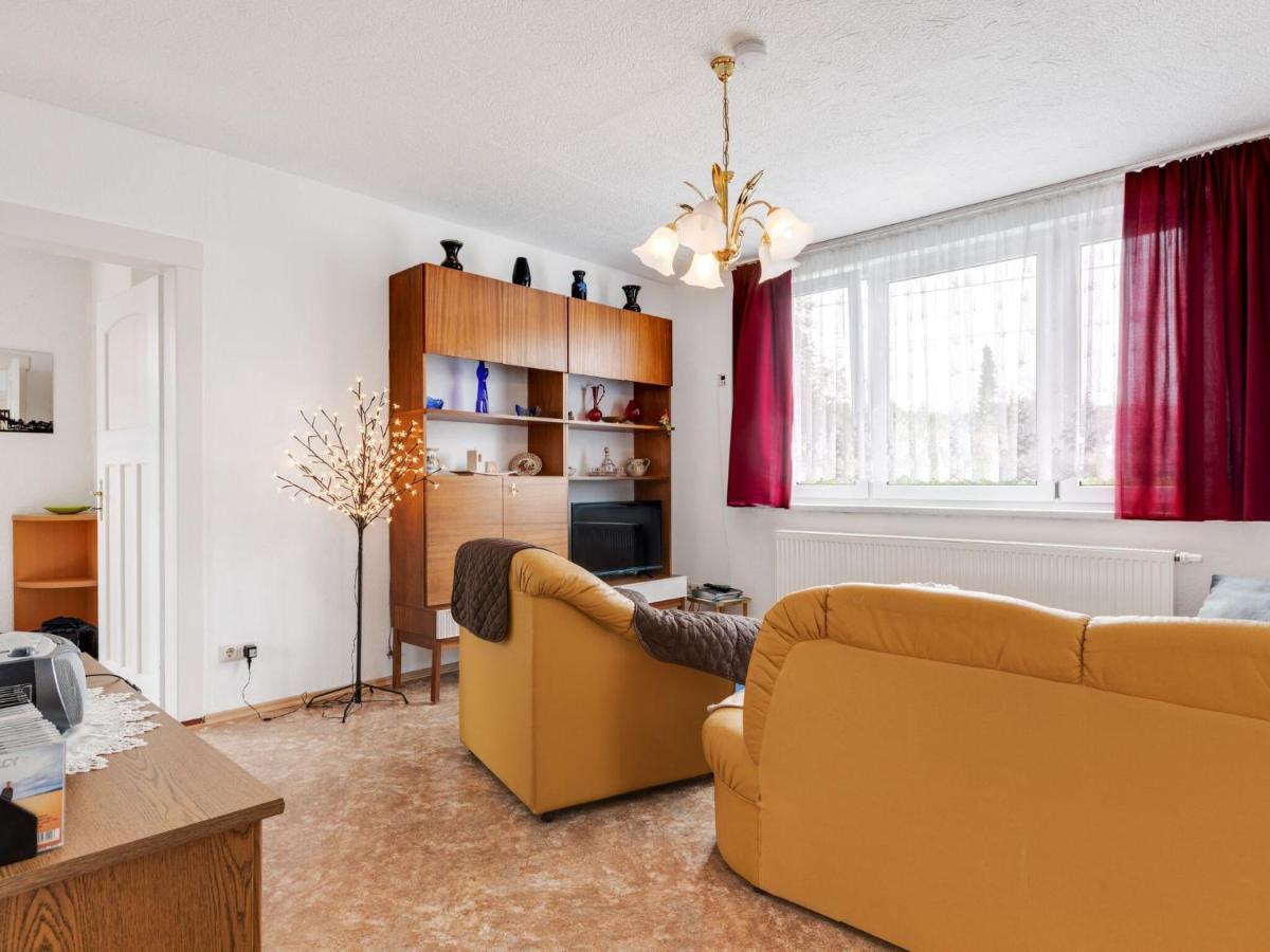 Cozy Apartment In Altenfeld With Garden Bagian luar foto