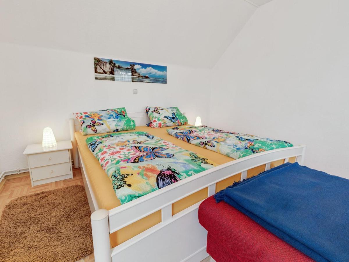 Cozy Apartment In Altenfeld With Garden Bagian luar foto