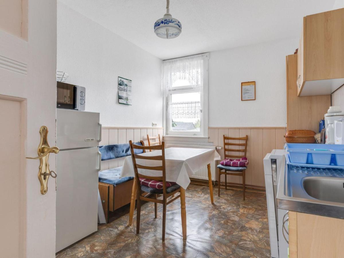 Cozy Apartment In Altenfeld With Garden Bagian luar foto